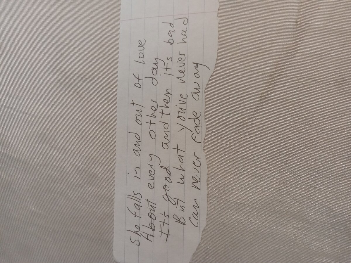 Item 837 — She falls in and out of love, picture 2 of 2