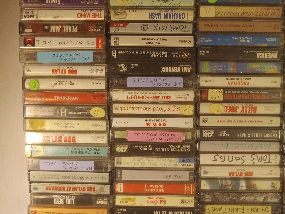 Item 1659 — Cassette wall/table collection, picture 3 of 14