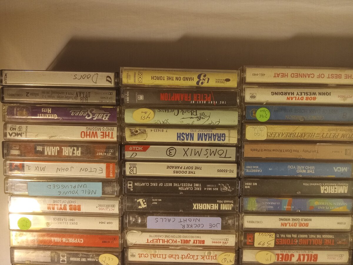 Item 1659 — Cassette wall/table collection, picture 4 of 14
