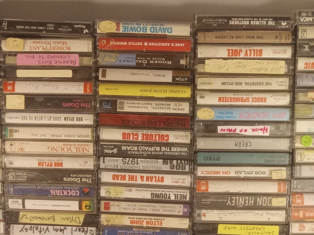 Item 1659 — Cassette wall/table collection, picture 10 of 14