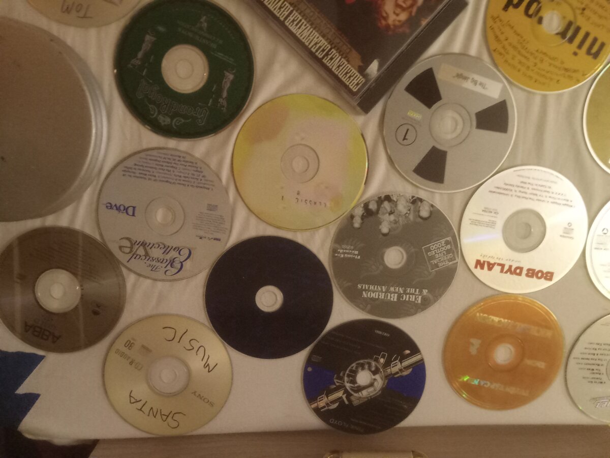 Item 1586 — CD + CD-R COLLECTION, picture 18 of 20
