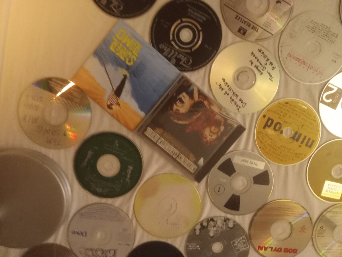 Item 1586 — CD + CD-R COLLECTION, picture 19 of 20